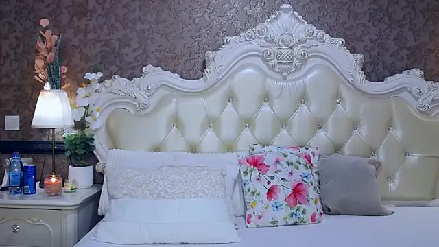 Snapshot of OliveWilson chatting on 8, 10, 2025 OliveWilson online show from 8, 10, 2025