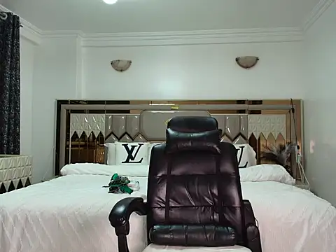 ebony shilly3 online show from 19, 1, 2026