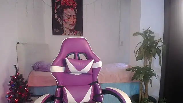 esmeraldaa230 online show from 17, 12, 2025