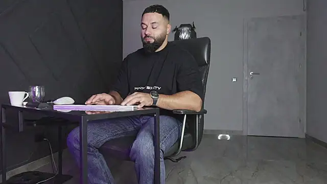 Snapshot of mattmasterss chatting on 11, 10, 2025 mattmasterss online show from 11, 10, 2025