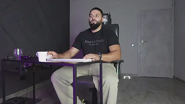 Snapshot of mattmasterss chatting on 18, 10, 2025 mattmasterss online show from 18, 10, 2025