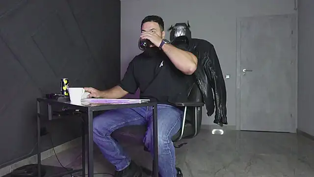 Snapshot of mattmasterss chatting on 23, 10, 2025 mattmasterss online show from 23, 10, 2025