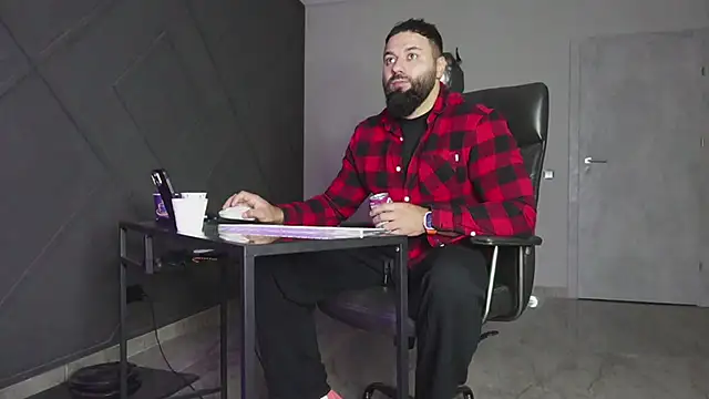 Snapshot of mattmasterss chatting on 4, 11, 2025 mattmasterss online show from 4, 11, 2025