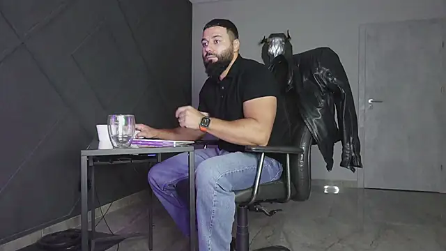 Snapshot of mattmasterss chatting on 6, 11, 2025 mattmasterss online show from 6, 11, 2025