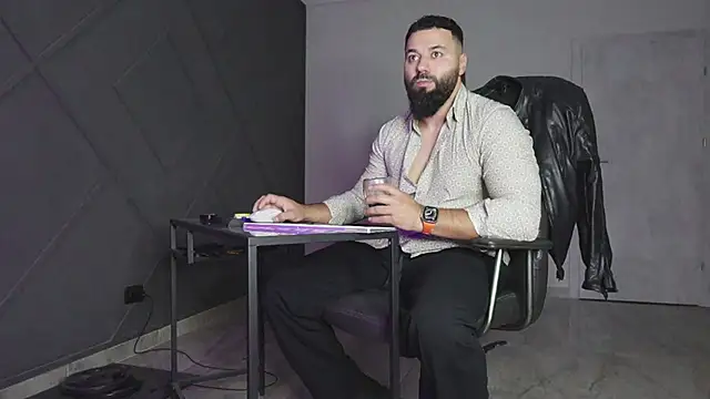 Snapshot of mattmasterss chatting on 8, 11, 2025 mattmasterss online show from 8, 11, 2025