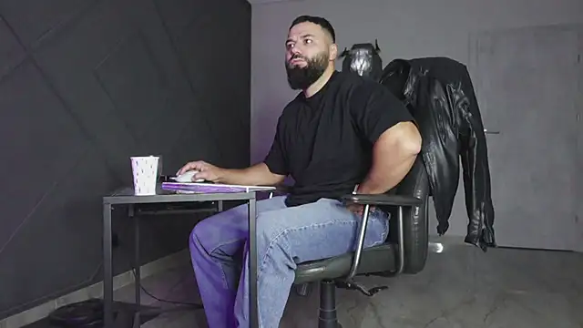 Snapshot of mattmasterss chatting on 9, 11, 2025 mattmasterss online show from 9, 11, 2025