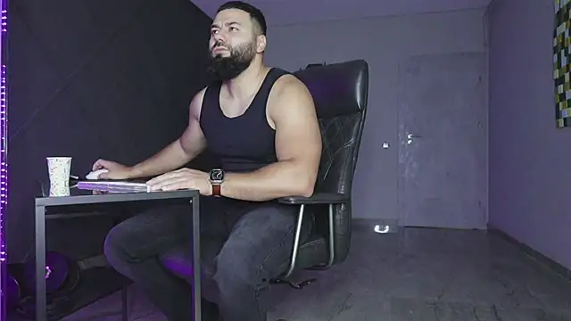 Snapshot of mattmasterss chatting on 15, 11, 2025 mattmasterss online show from 15, 11, 2025