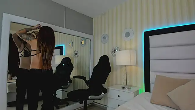 Valeriasaenzz  online show from 18, 12, 2024