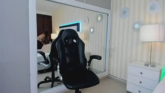 Valeriasaenzz  online show from 19, 12, 2024