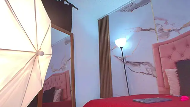 Ema Jonees online show from 8, 11, 2025