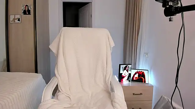 CharlotteWells online show from 15, 11, 2025