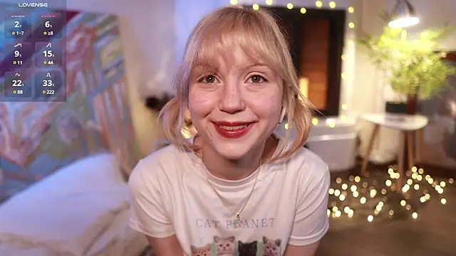 Snapshot of electric_babe chatting on 16, 12, 2024 electric babe online show from 16, 12, 2024