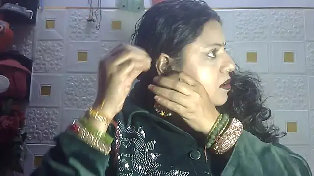 Sexy komolika online show from 31, 1, 2025