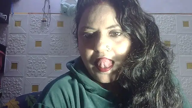 Sexy komolika online show from 2, 2, 2025