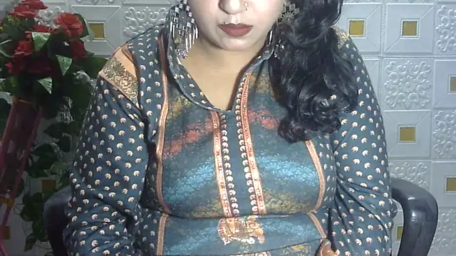 Sexy komolika online show from 4, 3, 2025