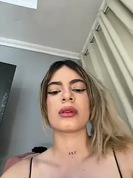Snapshot of emiss_ chatting on 28, 2, 2025 emiss online show from 28, 2, 2025