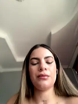 Snapshot of emiss_ chatting on 24, 9, 2025 emiss online show from 24, 9, 2025