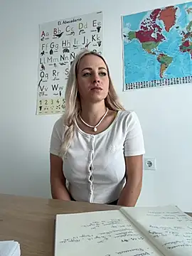 streetdoll online show from 14, 1, 2025