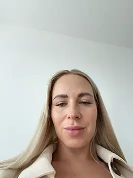 Snapshot of streetdoll chatting on 24, 10, 2025 streetdoll online show from 24, 10, 2025