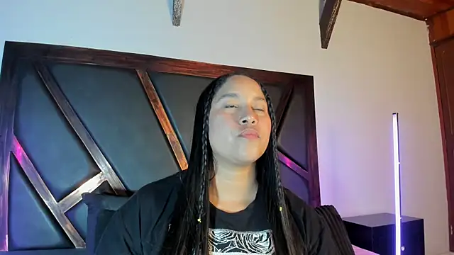 Snapshot of EmiliWilliams chatting on 8, 3, 2026 EmiliWilliams online show from 8, 3, 2026