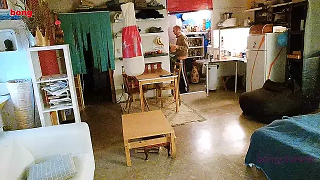 Snapshot of BongChannel chatting on 4, 1, 2025 BongChannel online show from 4, 1, 2025