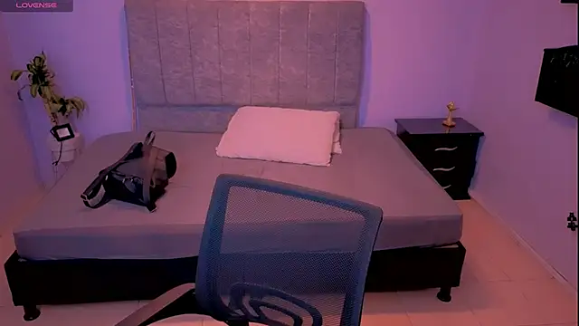 Lana stone  online show from 22, 11, 2025