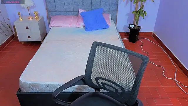 Lana stone  online show from 11, 1, 2026