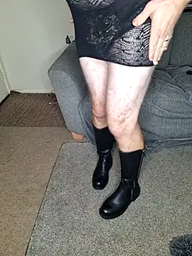 Snapshot of ellie-tv chatting on 31, 10, 2025 ellie-tv online show from 31, 10, 2025