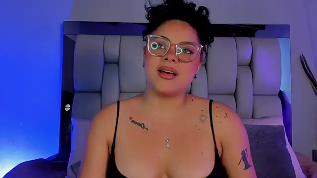 lunamartiinez online show from 9, 12, 2024