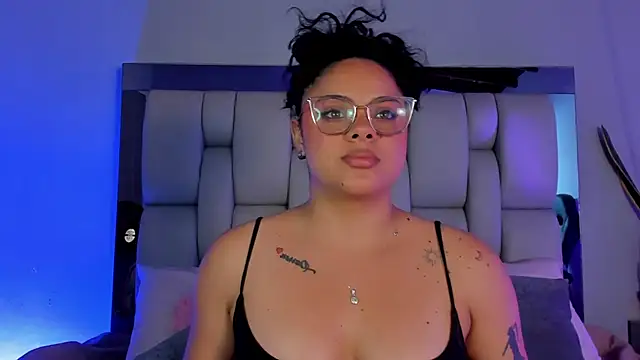 lunamartiinez online show from 9, 12, 2024