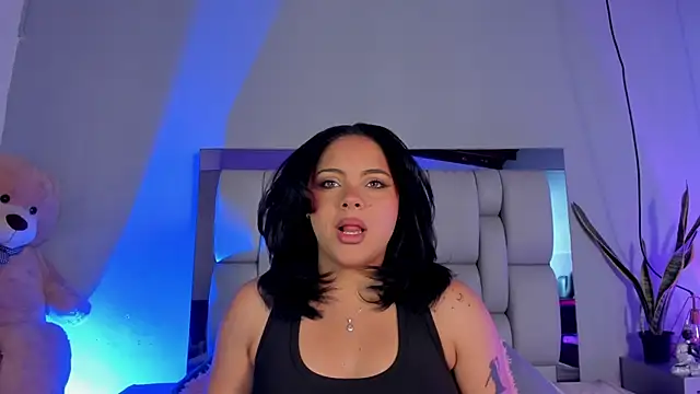 lunamartiinez online show from 19, 12, 2024