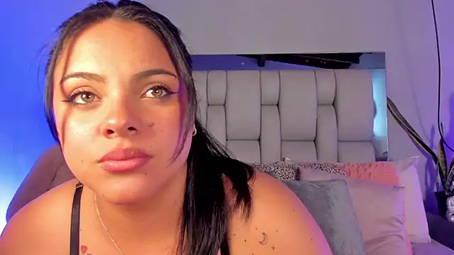 lunamartiinez online show from 4, 1, 2025