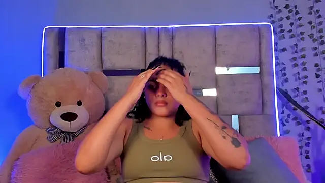 lunamartiinez online show from 23, 1, 2025