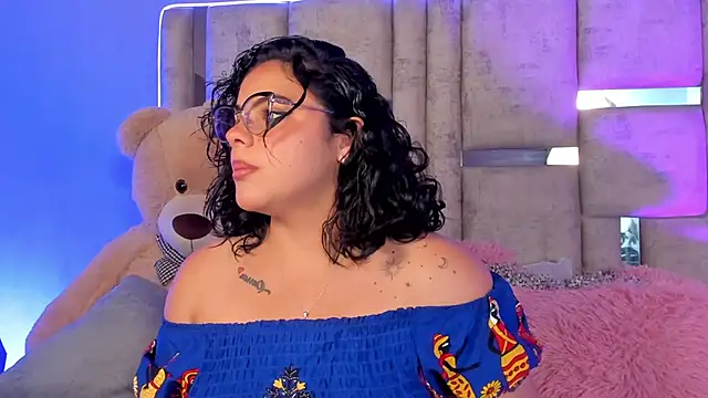 lunamartiinez online show from 27, 1, 2025