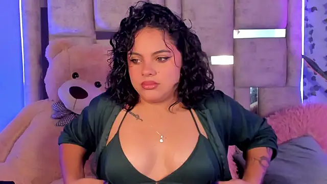 lunamartiinez online show from 28, 1, 2025