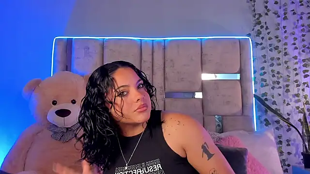 lunamartiinez online show from 4, 2, 2025