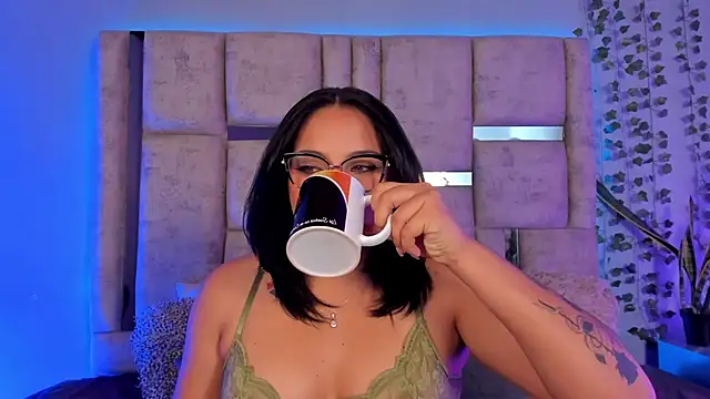 lunamartiinez online show from 9, 2, 2025