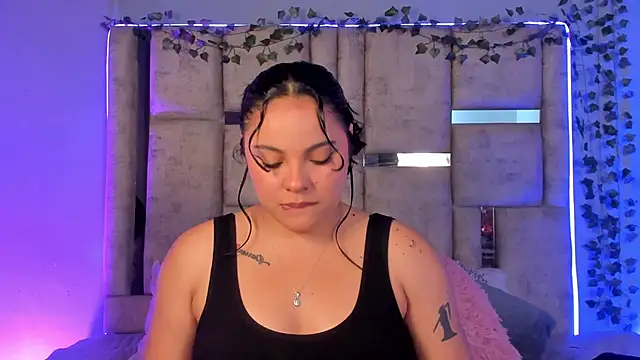 lunamartiinez online show from 16, 2, 2025