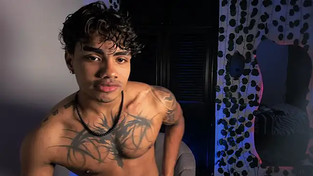 Snapshot of Young_laroi chatting on 23, 3, 2025 Young laroi online show from 23, 3, 2025