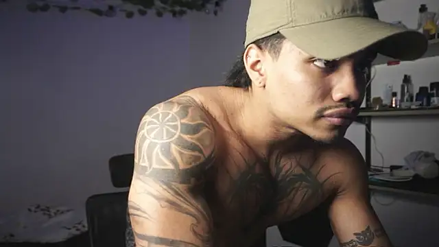 Snapshot of Young_laroi chatting on 16, 3, 2026 Young laroi online show from 16, 3, 2026