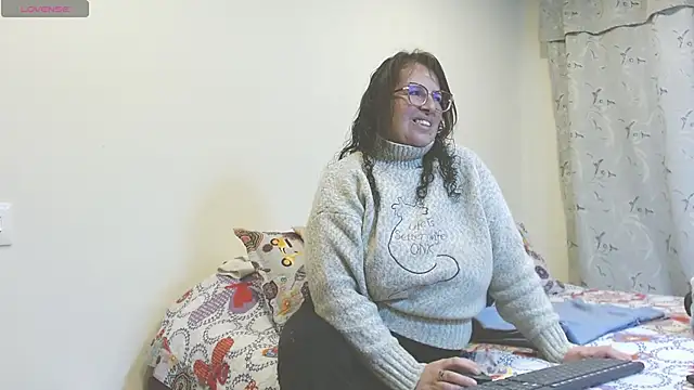 Snapshot of honeyhot_paty chatting on 27, 2, 2025 honeyhot paty online show from 27, 2, 2025