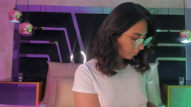 DaraBeckett online show from 19, 10, 2025