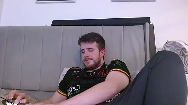 Snapshot of maxy49 chatting on 14, 11, 2025 maxy49 online show from 14, 11, 2025