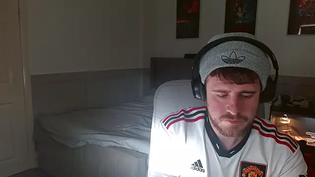 Snapshot of maxy49 chatting on 19, 11, 2025 maxy49 online show from 19, 11, 2025