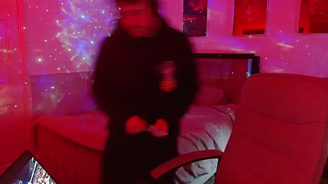 Snapshot of maxy49 chatting on 23, 11, 2025 maxy49 online show from 23, 11, 2025