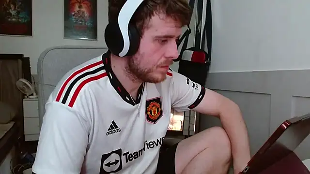 Snapshot of maxy49 chatting on 30, 11, 2025 maxy49 online show from 30, 11, 2025