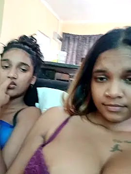 Snapshot of Indianqueen03 chatting on 28, 9, 2025 Indianqueen03 online show from 28, 9, 2025