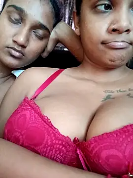 Snapshot of Indianqueen03 chatting on 29, 9, 2025 Indianqueen03 online show from 29, 9, 2025