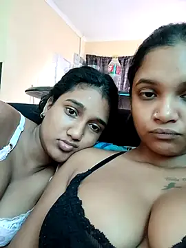 Snapshot of Indianqueen03 chatting on 28, 10, 2025 Indianqueen03 online show from 28, 10, 2025