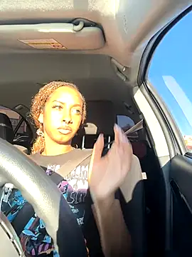 Snapshot of Your_Paris chatting on 9, 10, 2025 Your Paris online show from 9, 10, 2025